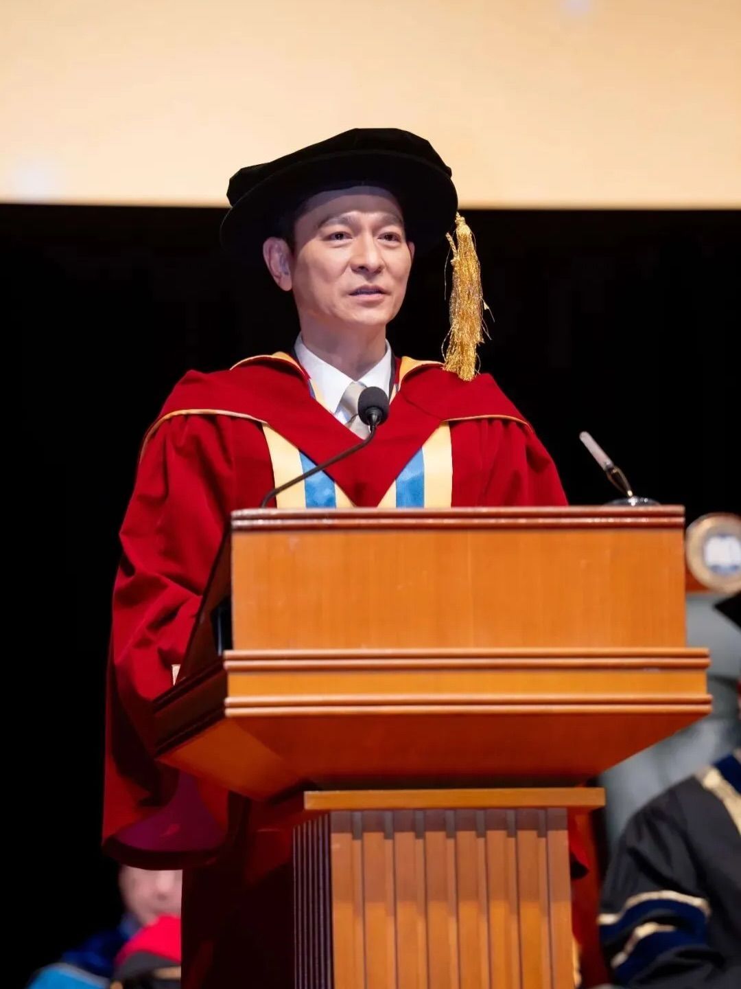 Andy Lau menerima gelar doktor kehormatan dari Hong Kong Baptist University pada 10 Agustus 2026. Andy Lau menerima gelar doktor kehormatan dari Hong Kong Baptist University pada 10 Agustus 2026. (Instagram/andylauox)