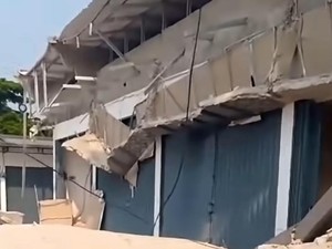 6 Atap Ruko di Bogor Tiba-tiba Ambruk Timpa 2 Motor