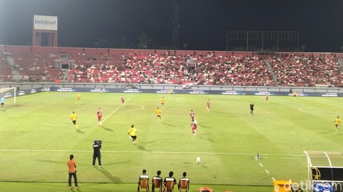 Bali United menelan kekalahan 1-2 atas Sabah FC dalam laga perdana Dewata Challenge 2026 di Stadion Kapten I Wayan Dipta, Gianyar, Kamis (13/8/2026).