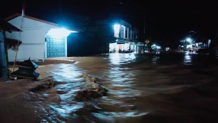Banjir merendam Desa Ie Mirah, Kecamatan Babahrot, Abdya (Foto: istimewa)