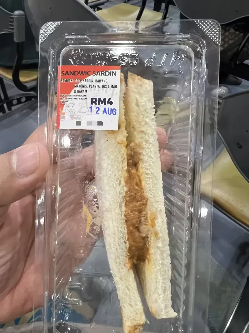 Beli Sandwich Sarden Rp 17 Ribu, Pelanggan Kaget Isinya Secuil Beli Sandwich Sarden Rp 17 Ribu, Pelanggan Kaget Isinya Secuil