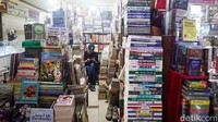 Perawatan tersebut dilakukan untuk menjaga kondisi buku agar tetap layak dijual kepada pengunjung. 