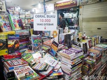 Berburu Buku Murah di Basement Blok M Square