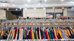 Berburu Jersey hingga Topi, Toko Thrift Jadi Daya Tarik Baru Blok M Hub