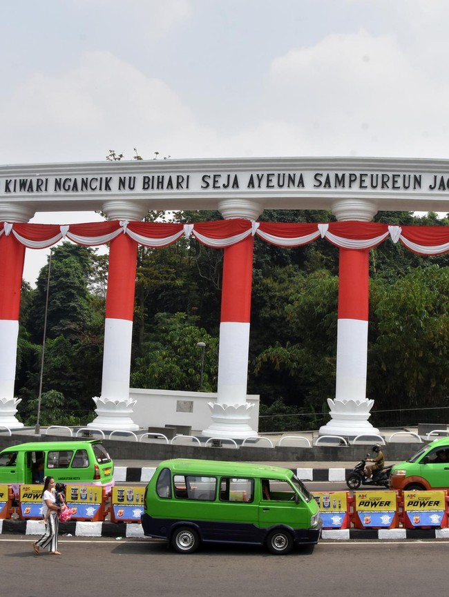 Ikon Kota Bogor Bersolek Merah Putih Sambut HUT ke-81 RI