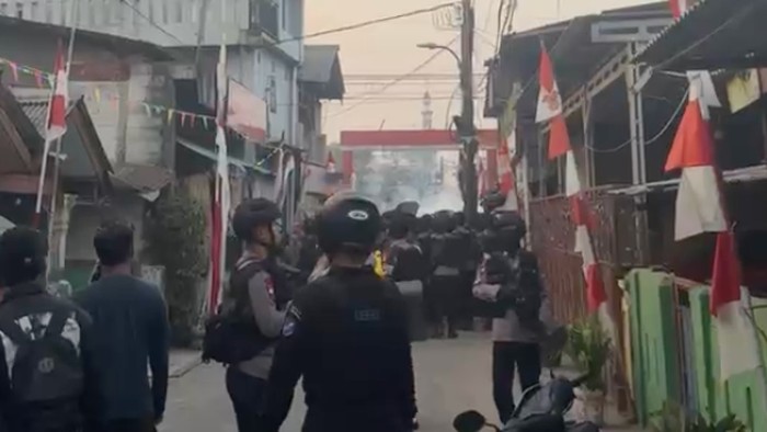 BNN menggerebek bandar narkoba di Kampung Bahari, Jakarta Utara, Kamis (13/8/2026).