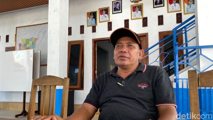 Caryono, Kuwu Desa Tempel Kulon, Kecamatan Lelea, Kabupaten Indramayu.