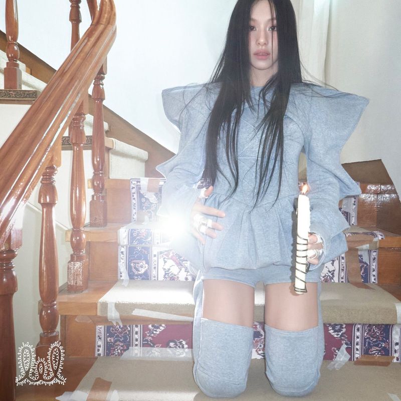 Chaeyoung TWICE dengan proyek musik solonya LIL FANTASY yang dirilis pada September 2025.