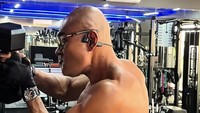 Deddy Corbuzier juga terlihat akan latihan gym lebih keras dan benda untuk menjaga Nada.  Foto: dok instagram Deddy Corbuzier dan Azka