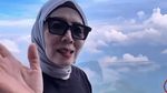 Seru Abis! Dhea Ananda dan Ibu Naik Gunung Pakai Eskalator di China