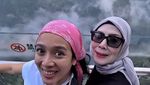 Seru Abis! Dhea Ananda dan Ibu Naik Gunung Pakai Eskalator di China