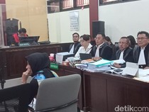 Doktif Protes, Minta Richard Lee Lepas Wig di Sidang