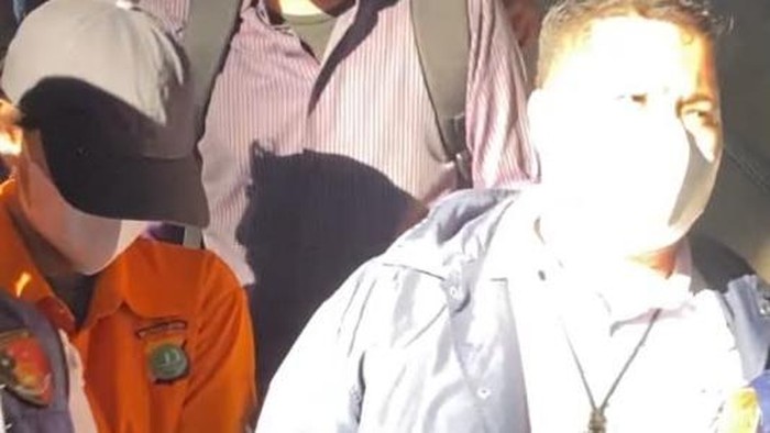 Dua pelaku kasus challenge hafalan Al-Quran demi miras dibawa ke Rutan Polda Metro Jaya, Kamis )13/8/2026).