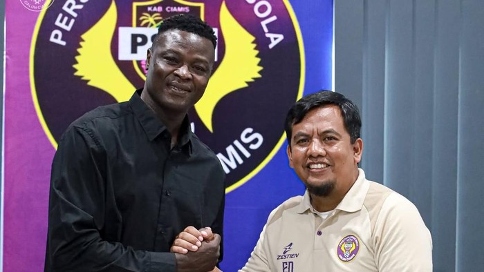 Ezechiel Ndouassel resmi gabung PSGC Ciamis.