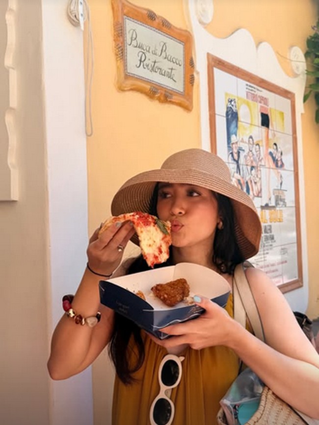 Febby Rastanty Liburan ke Italia, Pose di Colosseum hingga Cicip Affogato