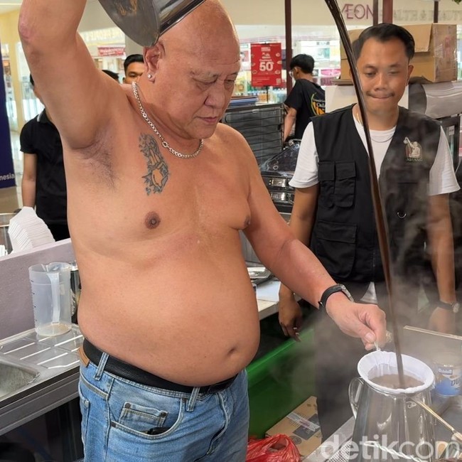 Intip Serunya Berburu Kuliner di Festival Kampung Legendaris Jakbar