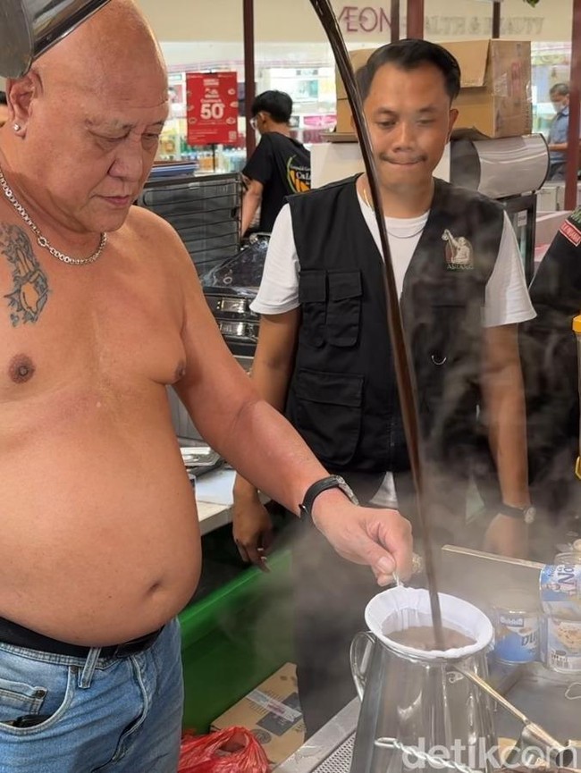 Intip Serunya Berburu Kuliner di Festival Kampung Legendaris Jakbar