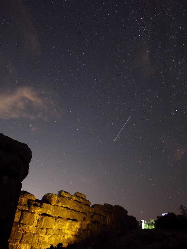 Hujan Meteor Perseid Warnai Langit Balkan