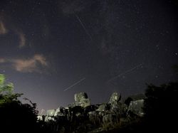 Hujan Meteor Perseid Warnai Langit Balkan