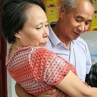 Suami Rawat Istri Lumpuh Selama 25 Tahun, Kisahnya Bikin Haru