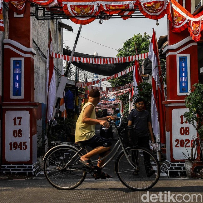 Kampung Tanjung Priok Berhias Merah Putih Jelang HUT ke-81 RI