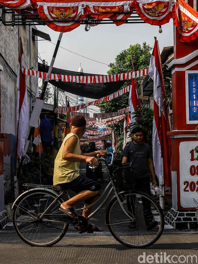 Kampung Tanjung Priok Berhias Merah Putih Jelang HUT ke-81 RI