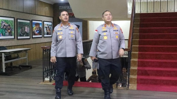 Kapolda Babel Irjen Viktor T Sihombing bersama Kapolda Kepri Irjen Asep Safrudin.