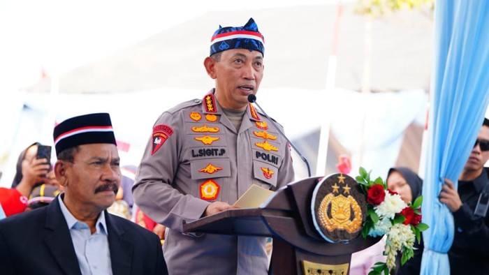Kapolri Jenderal Listyo Sigit Prabowo hadir dan menyampaikan laporan acara peresmian 3.395 jembatan TNI-Polri dan 3.000 sumber air bersih TNI AD yang digelar secara hibrid, Lebak, Banten, Kamis (13/8/2026).