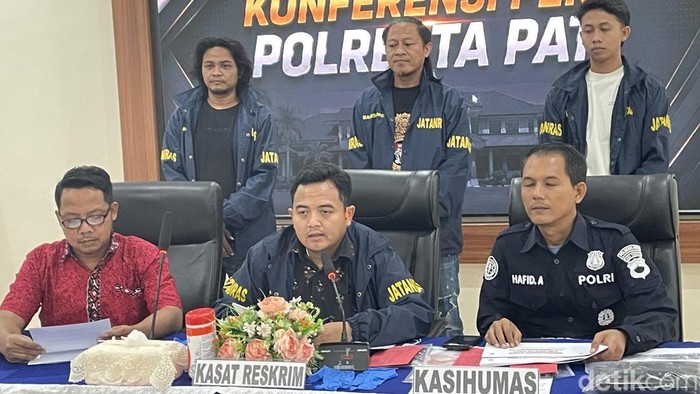 Kasat Reskrim Polresta Pati Kompol Dika Hadian Widya Wiratama saat konferensi pers di Polresta Pati, Kamis (13/8/2026).