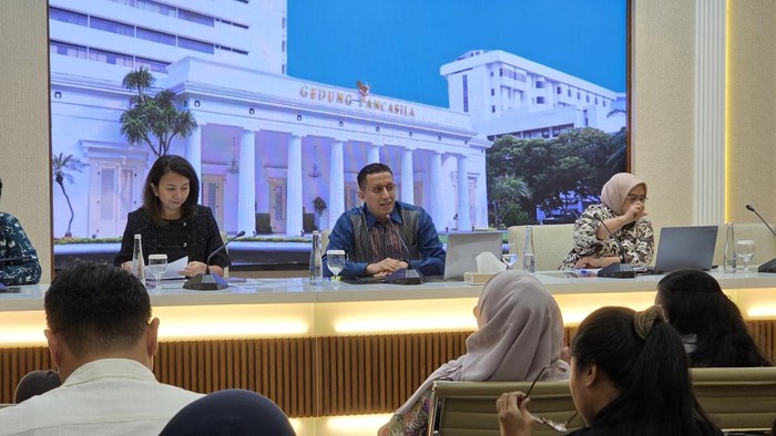 Juru bicara Kemlu, Vahd Nabyl, dalam jumpa pers di kantor Kemlu, Pejambon, Jakarta Pusat, Kamis (13/8/2026).
