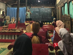Ketika Mahasiswa KKN Belajar Gamelan Kepada Pak Djimin