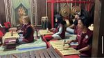 Ketika Para Petani Desa Timpik Mengisi Usia Senja dengan Menabuh Gamelan