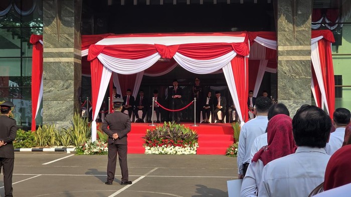 Ketua MK Suhartoyo saat menghadiri upacara Hari Ulang Tahun MK (HUT) ke-23