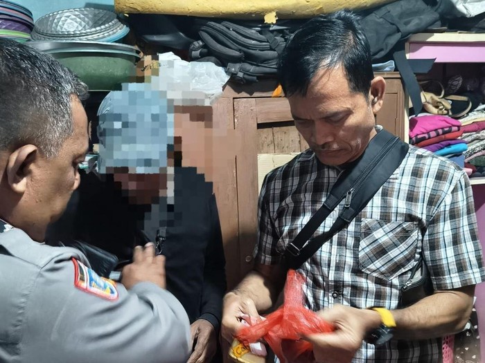 Kondisi rumah milik korban pencurian di Kota Cirebon yang terbakar