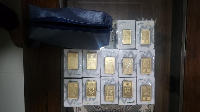 KPK menyita logam mulia (LM) dari hasil penggeledahan yang dilakukan di rumah seorang pemeriksa pajak di Malang, Jawa Timur (Jatim). (Dok. Istimewa)