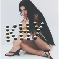 Kylie Jenner Rilis Koleksi Sepatu, Gandeng Brand Italia Gia Borghini