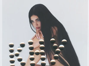 Kylie Jenner Rilis Koleksi Sepatu, Gandeng Brand Italia Gia Borghini