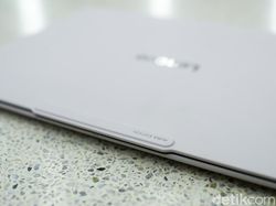 Lenovo Yoga Slim 7i Ultra Aura Edition, Cocok untuk Kerja Hybrid