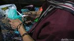 Limbah Plastik Disulap Jadi Lukisan, Bernilai Puluhan Juta