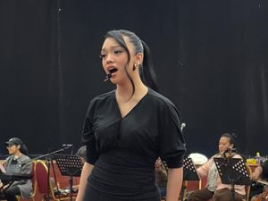 Naura Ayu Spill Showcase Cerita Penuh Cahaya, Vokal Tetap Stabil Sambil Dance Intens!