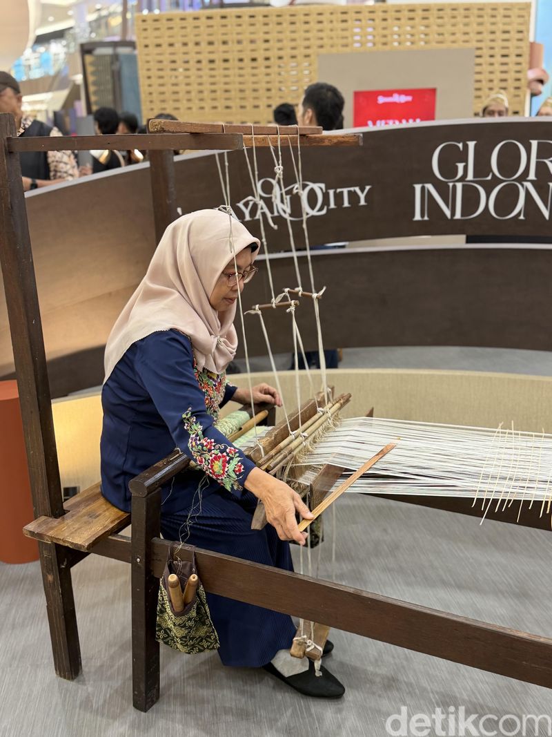 Pameran Tenun Perajin Binaan CTI di Senayan City Cita Tenun Indonesia menggelar pameran 'Weaving Archipelago' di Senayan City Jakarta hingga 29 Agustus 2026.
