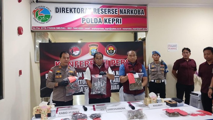 Dirresnarkoba Polda Kepri Kombes Suyono saat menyampaikan pengungkapan 24 kasus narkotika.