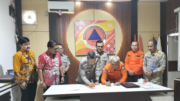 Penandatangan kerja sama penanggulangan bencana wilayah perbatasan Muba-Muaro Jambi.