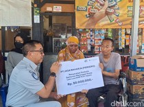 Ahli Waris Mahasiswi Unram Korban KMP Putri Yasmin Terima Santunan Rp 125 Juta