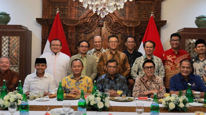 Pertemuan para sekjen partai di kediaman Sekjen Gerindra Sugiono (dok istimewa)