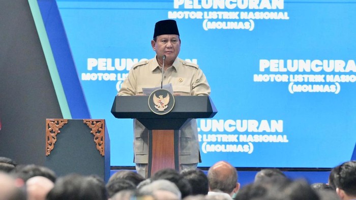 Presiden Prabowo Subianto memberikan pidato saat peluncuran motor listrik nasional di Cikarang, Bekasi, Jawa Barat, Kamis (13/8/2026).