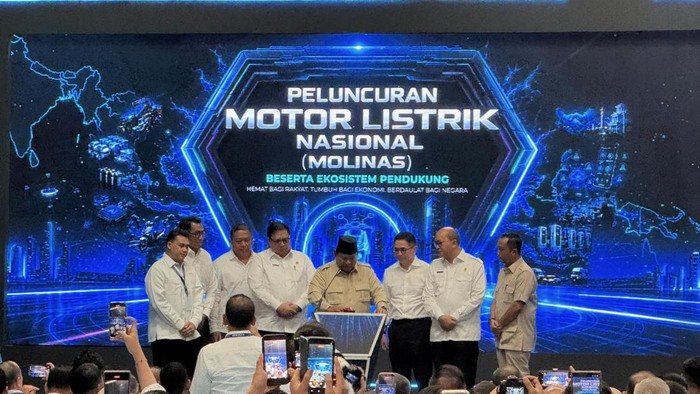 Prabowo meresmikan ekosistem motor listrik nasional produksi PT Ilectra Motor Group (ALVA). (Eva/detikcom)