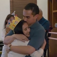 Potret Prilly Latuconsina Rayakan Ultah Omara, Akrab Dengan Keluarga Pacar