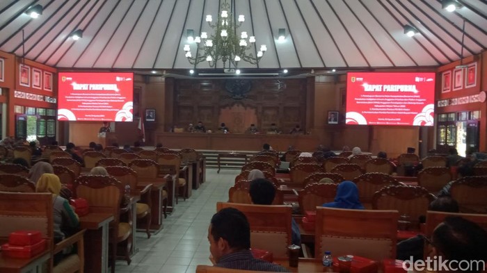 Rapat paripurna DPRD Klaten membentuk panitia pemilihan wakil bupati.