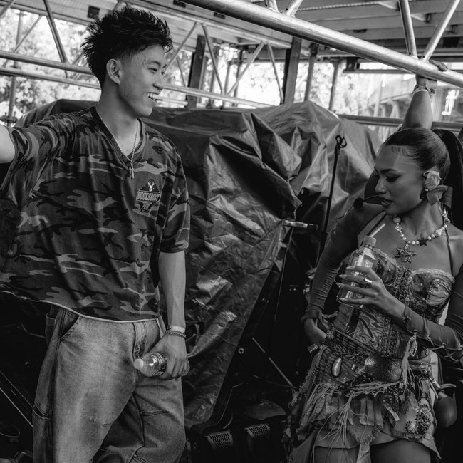 Netizen Heboh Rich Brian dan Esther no na Go Public, Emang Iya?